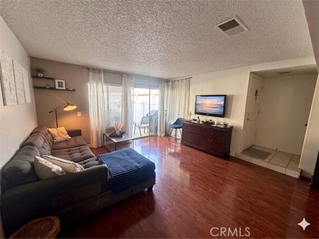 Detail Gallery Image 4 of 26 For 2321 S Magnolia Ave 6d,  Ontario,  CA 91762 - 2 Beds | 2/1 Baths