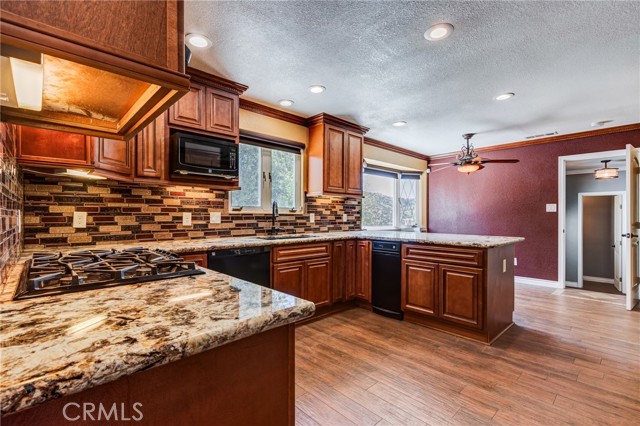 Detail Gallery Image 13 of 46 For 37095 Oak View Rd, Yucaipa,  CA 92399 - 4 Beds | 2/2 Baths