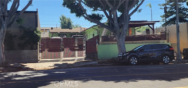 2930 W Florence Avenue, Los Angeles CA: https://media.crmls.org/medias/655573d5-ece3-49df-aee1-f581c4f77b19.jpg