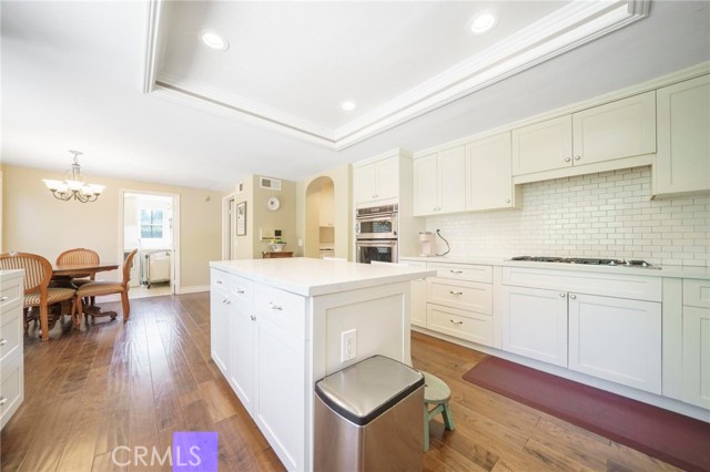 Detail Gallery Image 12 of 32 For 18741 Hillsboro Rd, Northridge,  CA 91326 - 5 Beds | 6/1 Baths