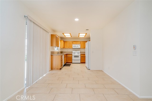 Detail Gallery Image 5 of 42 For 13686 Sylvan Oaks Rd, Victorville,  CA 92392 - 3 Beds | 2 Baths