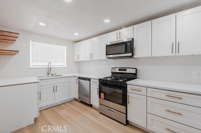 16233 Manzanita Street, Hesperia CA: https://media.crmls.org/medias/65577185-d523-47c2-a1bf-b49145b3e758.jpg