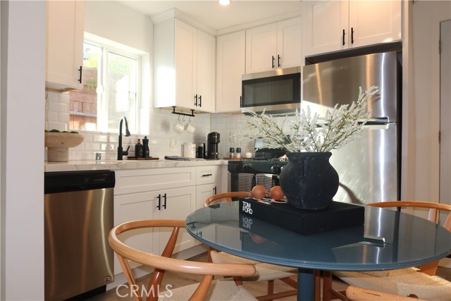 Detail Gallery Image 11 of 30 For 6602 De Celis Pl, Van Nuys,  CA 91406 - 1 Beds | 1 Baths