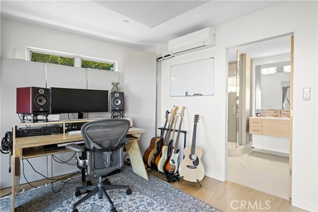 3631 Sunswept Drive, Studio City CA: https://media.crmls.org/medias/655adcdc-ff2d-4b9e-86fb-46c4da1f9abf.jpg