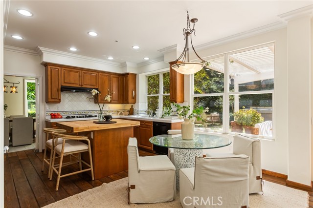 Detail Gallery Image 11 of 55 For 5985 Vista De La Luz, Woodland Hills,  CA 91367 - 4 Beds | 3/1 Baths