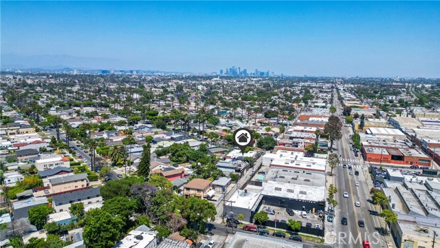 2949 S Harcourt Avenue, Los Angeles CA: https://media.crmls.org/medias/655c463b-1581-48ec-8414-880a27904cb7.jpg