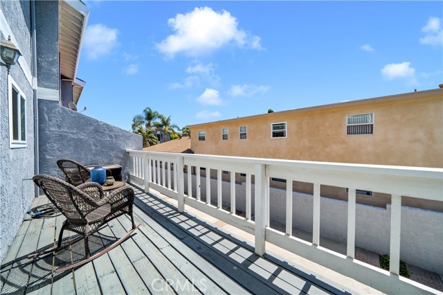 111 Broadway, Redondo Beach, California 90277, 2 Bedrooms Bedrooms, ,1 BathroomBathrooms,Residential,Sold,Broadway,CV22187943