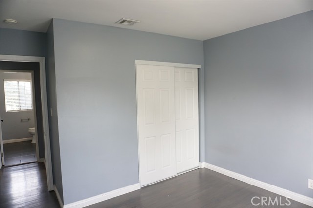 10109 Noble Avenue, Mission Hills (San Fernando) CA: https://media.crmls.org/medias/655cafd4-bf45-4896-a39b-8bfe8adce2fe.jpg