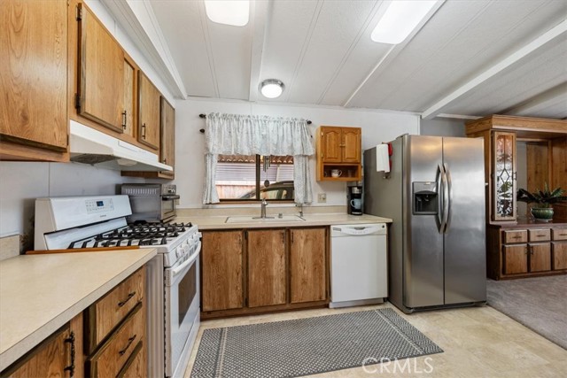 519 W Taylor Street, Santa Maria CA: https://media.crmls.org/medias/655cfb51-8a3b-4954-8e94-e98d644ff4d0.jpg