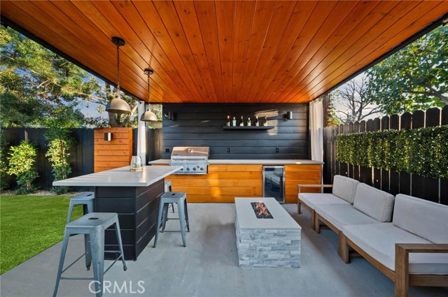 14328 Emelita Street, Sherman Oaks CA: https://media.crmls.org/medias/655dc0d3-f191-4560-aa12-6c02237aef50.jpg