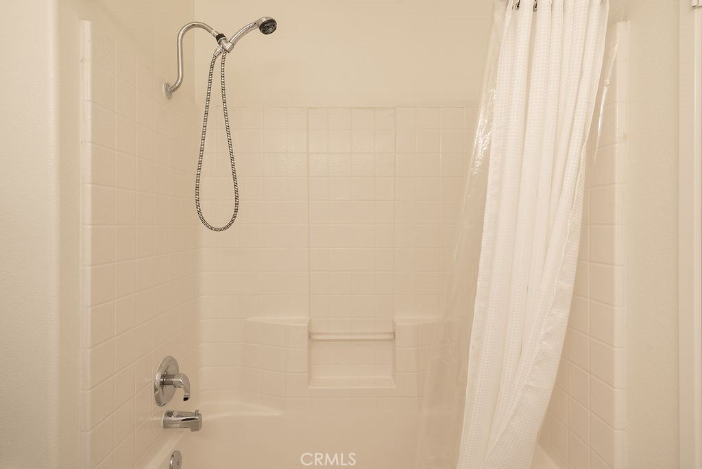 https://media.crmls.org/medias/655ec7db-9b00-469b-888d-ab451510f999.jpg?preset=X-Large