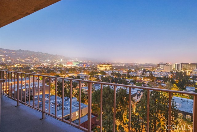 Detail Gallery Image 17 of 73 For 100 S Doheny Dr #1110,  Los Angeles,  CA 90048 - 3 Beds | 3 Baths