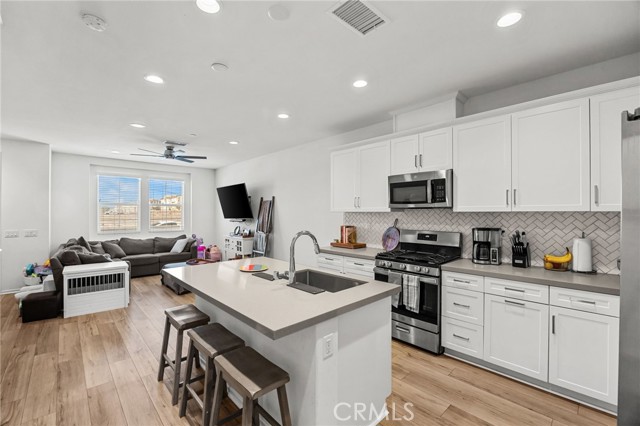 Detail Gallery Image 10 of 39 For 16025 Main St, Chino,  CA 91708 - 3 Beds | 2/1 Baths