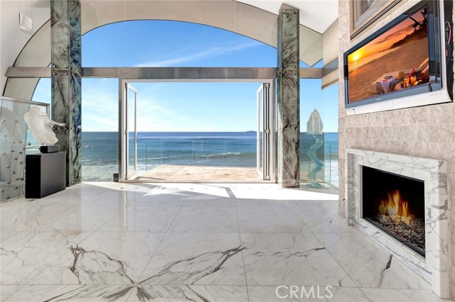 Detail Gallery Image 13 of 27 For 1261 Ocean Front, Laguna Beach,  CA 92651 - 2 Beds | 3/2 Baths