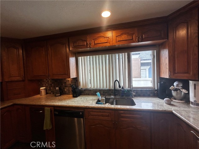 Detail Gallery Image 11 of 15 For 11329 Alburtis Ave, Norwalk,  CA 90650 - 3 Beds | 2 Baths