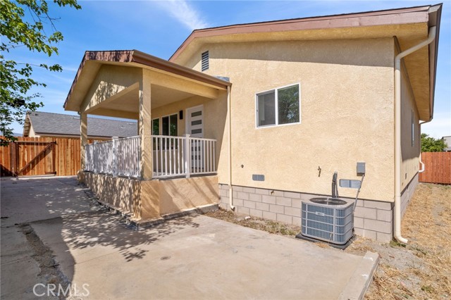 Detail Gallery Image 4 of 25 For 14815 Country Ln #2,  Fontana,  CA 92335 - 3 Beds | 2 Baths