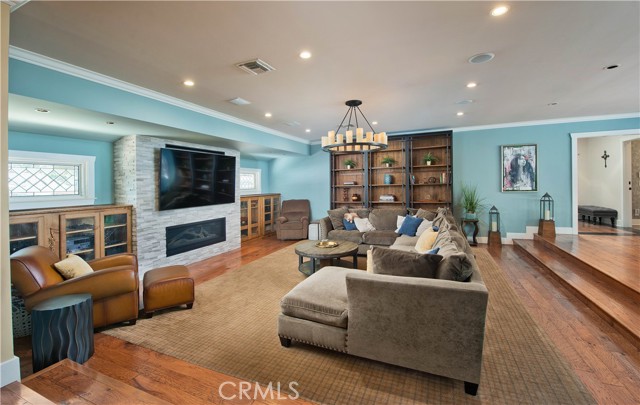 Detail Gallery Image 13 of 54 For 16426 Knollwood Dr, Granada Hills,  CA 91344 - 5 Beds | 4 Baths