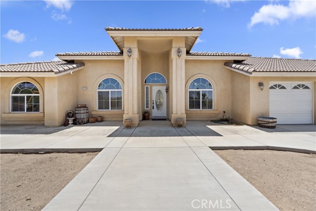 8328 Chateau Road, Phelan CA: https://media.crmls.org/medias/6561610c-bac5-45a3-a656-24bc2b824793.jpg