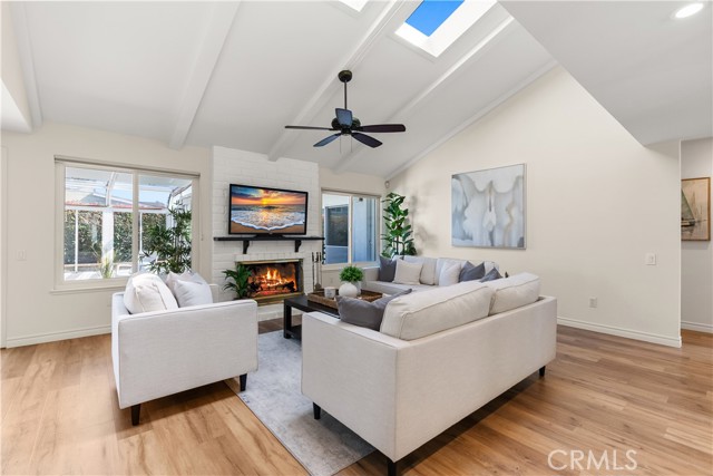 Detail Gallery Image 7 of 44 For 6811 Jardines Dr, Huntington Beach,  CA 92647 - 3 Beds | 2 Baths