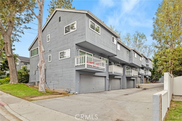 1917 Nelson Avenue, Redondo Beach, California 90278, 3 Bedrooms Bedrooms, ,1 BathroomBathrooms,Residential,Sold,Nelson Avenue,SB23059109