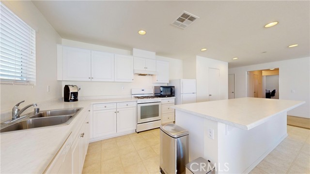 Detail Gallery Image 13 of 75 For 14458 Sweetgrass Pl, Victorville,  CA 92394 - 3 Beds | 2 Baths