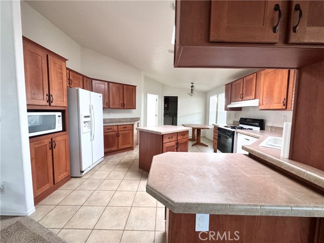 Detail Gallery Image 4 of 14 For 45465 25th St #72,  Lancaster,  CA 93535 - 3 Beds | 2 Baths