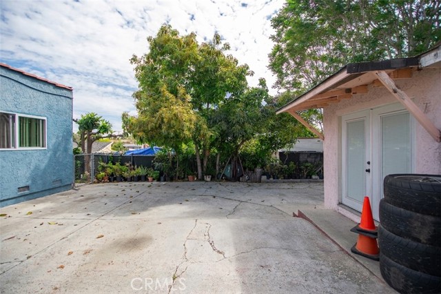 582 E 67th, Inglewood CA: https://media.crmls.org/medias/65644d8d-9cb5-4639-bdd2-b3d22e9b2db9.jpg