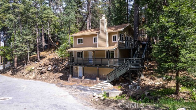 Detail Gallery Image 13 of 26 For 26131 Lake Forest Dr, Twin Peaks,  CA 92391 - 3 Beds | 3 Baths