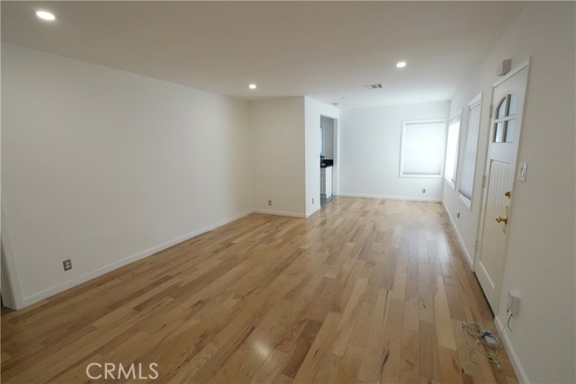 Detail Gallery Image 4 of 11 For 19103 Erwin St, Tarzana,  CA 91335 - 3 Beds | 2 Baths