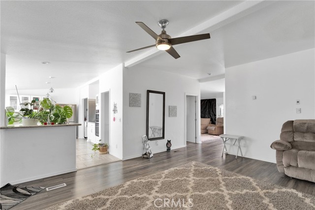 27320 Rodeo Road, Helendale CA: https://media.crmls.org/medias/656582a9-a663-4692-9c1b-e963212a8578.jpg