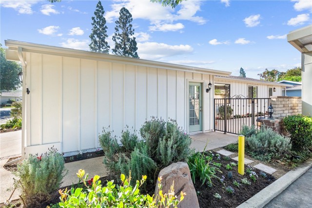 Detail Gallery Image 40 of 68 For 2544 Park Lake, Santa Ana,  CA 92705 - 2 Beds | 2 Baths