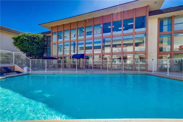 5585 E Pacific Coast, Long Beach CA: https://media.crmls.org/medias/65669177-139f-464a-9e80-dd3541b75d55.jpg