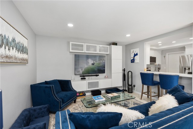 40 Tangerine, Irvine CA: https://media.crmls.org/medias/65678552-e1db-4c96-bc2c-6f1e456d11a2.jpg