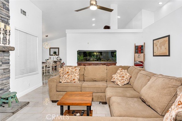 29578 Diane Way, Madera CA: https://media.crmls.org/medias/656805e7-cb05-49fa-ad24-0f6e5d1a4491.jpg