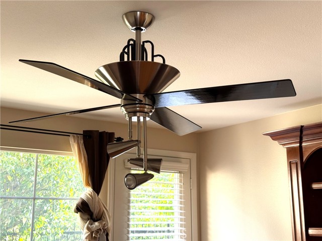 Detail Gallery Image 19 of 54 For 2 Honeydew, Irvine,  CA 92603 - 3 Beds | 2/1 Baths