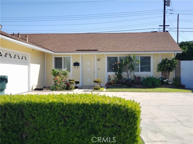 5562 Spa Dr, Huntington Beach, CA 92647