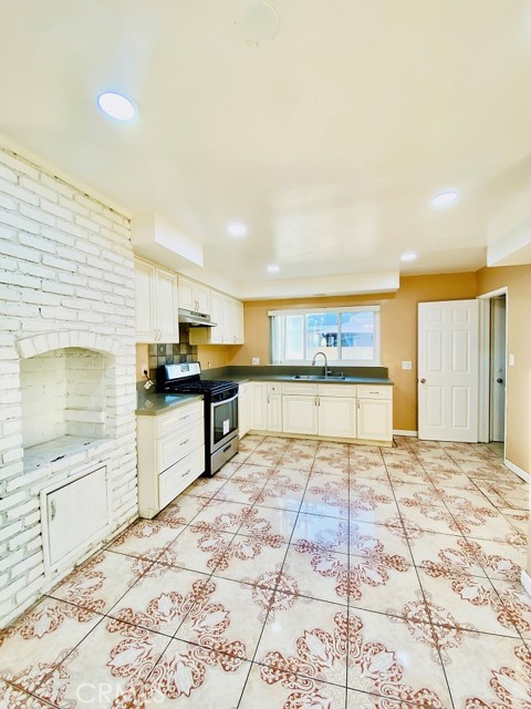 Image 3 for 2042 W Victoria Ave, Anaheim, CA 92804