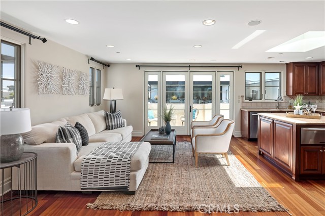 429 21st Place, Manhattan Beach, California 90266, 3 Bedrooms Bedrooms, ,3 BathroomsBathrooms,Residential,Sold,21st,SB22099322