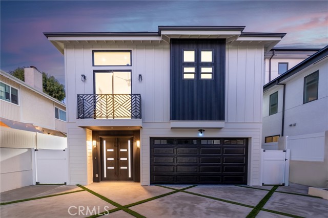 Detail Gallery Image 2 of 44 For 110 S Irena Ave #B,  Redondo Beach,  CA 90277 - 3 Beds | 4/1 Baths