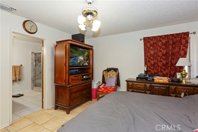 7486 Earhart Avenue, Hesperia CA: https://media.crmls.org/medias/65697525-2d8d-42d7-a888-a81359600480.jpg