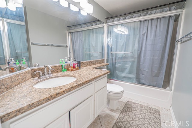 Detail Gallery Image 8 of 48 For 28076 Wildwind Dr, Canyon Country,  CA 91351 - 4 Beds | 3 Baths