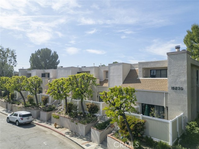 Detail Gallery Image 40 of 43 For 15235 Magnolia Bld #E,  Sherman Oaks,  CA 91403 - 3 Beds | 3 Baths