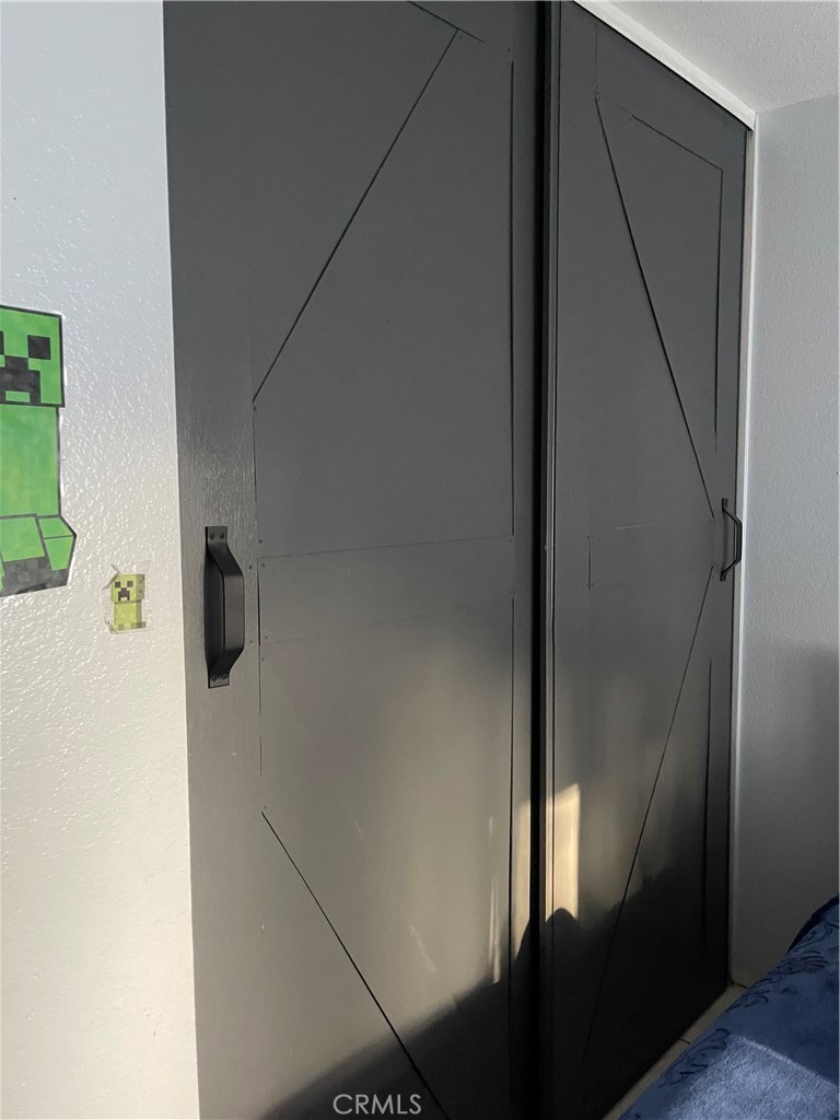 https://media.crmls.org/medias/6569fe00-0bb8-4b60-848b-01c74158b296.jpg?preset=X-Large