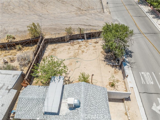 1040 Flora Street, Barstow CA: https://media.crmls.org/medias/656a225d-11ac-4932-af88-759d4545a256.jpg