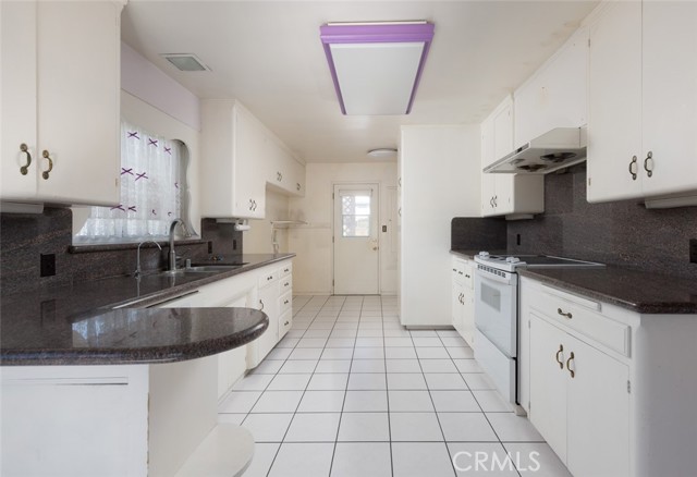 11211 Newport Ave., North Tustin CA: https://media.crmls.org/medias/656af59a-7961-4d2a-aa66-eb835602e854.jpg