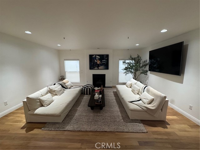 Detail Gallery Image 4 of 33 For 12011 Goshen #104,  Los Angeles,  CA 90049 - 2 Beds | 3 Baths