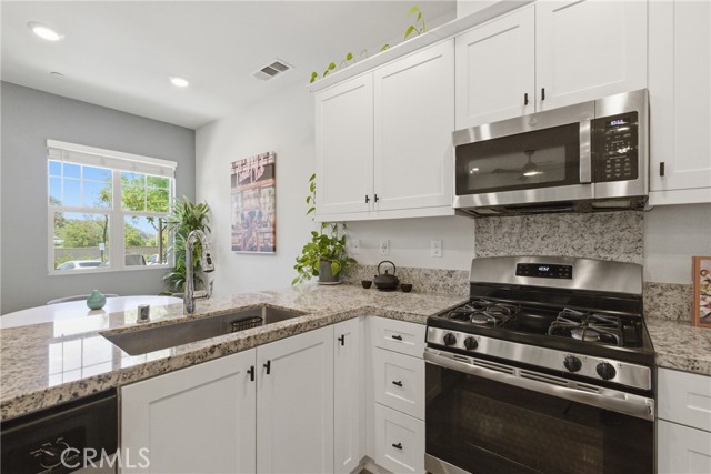 22864 Acoustic, Saugus CA: https://media.crmls.org/medias/656c1430-345b-4556-8903-9a1ef702bff0.jpg