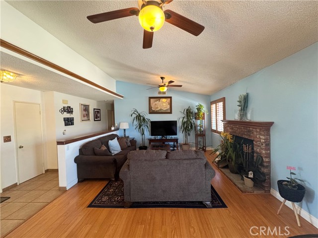 Detail Gallery Image 4 of 24 For 7446 Bangor Ave, Hesperia,  CA 92345 - 3 Beds | 2 Baths