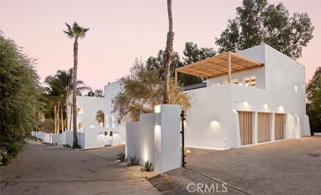 27405 Pacific Coast Highway, Malibu CA: https://media.crmls.org/medias/656cdb31-394e-42d3-b515-7ef9660eb41e.jpg