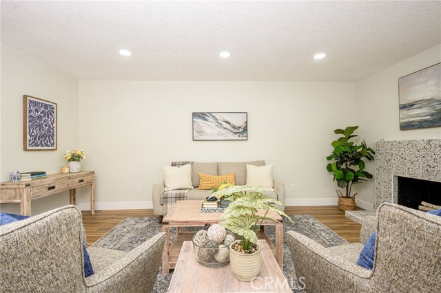 Detail Gallery Image 5 of 31 For 1384 Emerald St, Corona,  CA 92882 - 3 Beds | 2 Baths